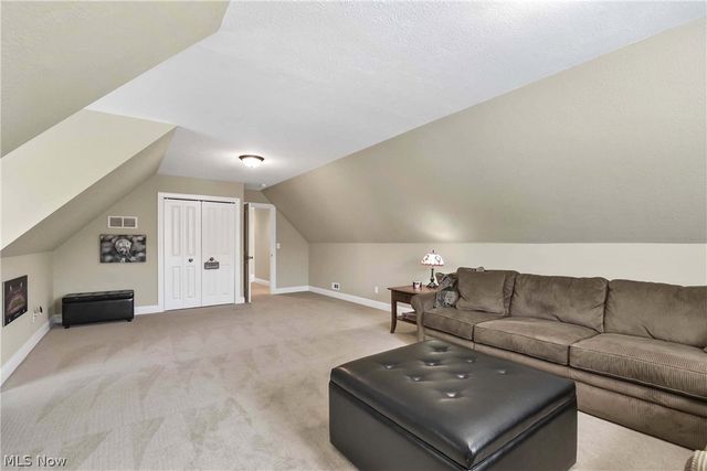9000 Crooked Creek Lane, Broadview Heights, OH 44147