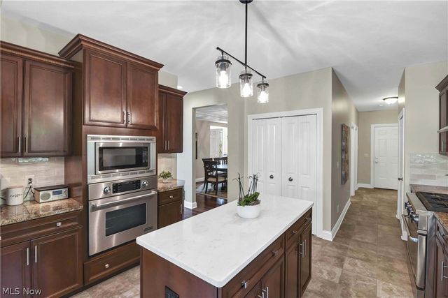 9000 Crooked Creek Lane, Broadview Heights, OH 44147