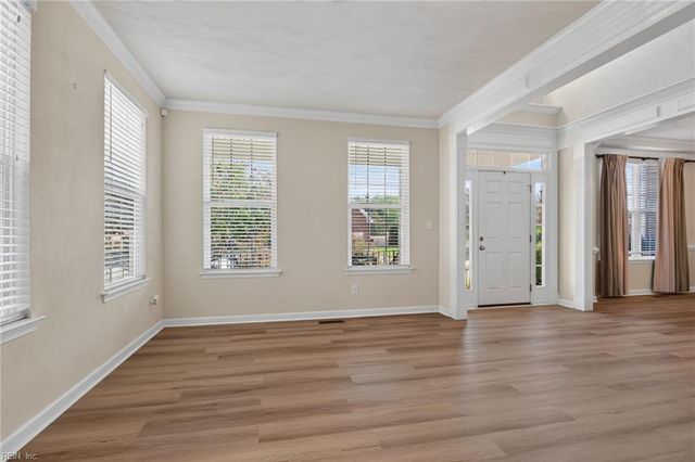 712 Greenfield LN, Chesapeake, VA 23322