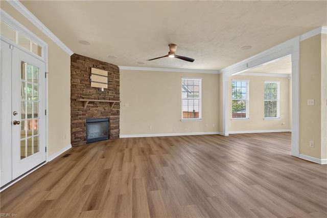 712 Greenfield LN, Chesapeake, VA 23322
