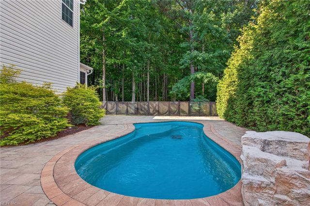 712 Greenfield LN, Chesapeake, VA 23322