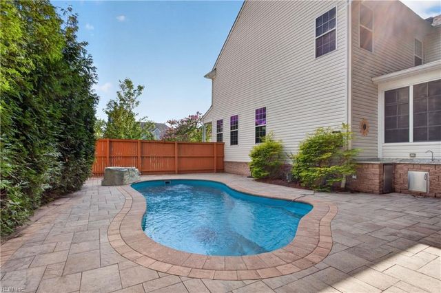 712 Greenfield LN, Chesapeake, VA 23322