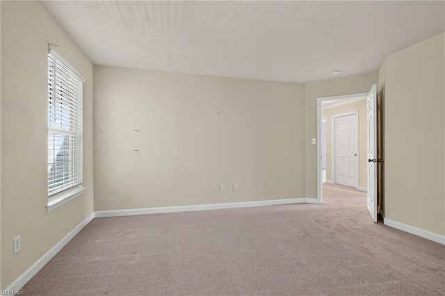 712 Greenfield LN, Chesapeake, VA 23322