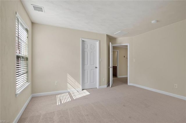 712 Greenfield LN, Chesapeake, VA 23322