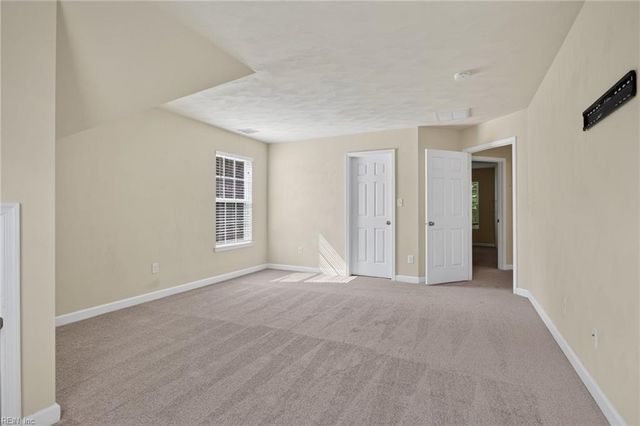 712 Greenfield LN, Chesapeake, VA 23322
