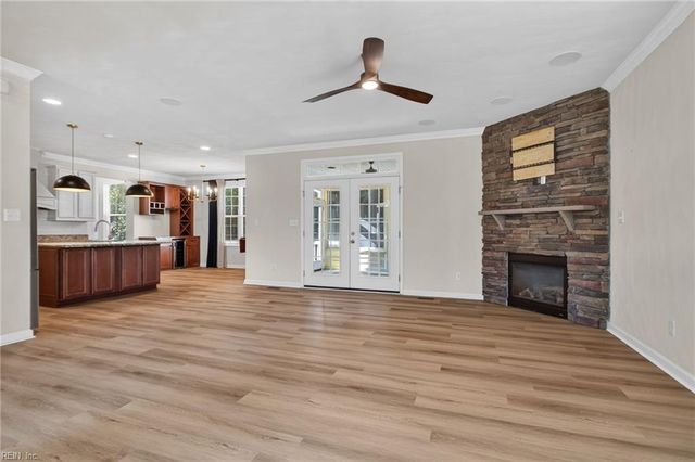 712 Greenfield LN, Chesapeake, VA 23322