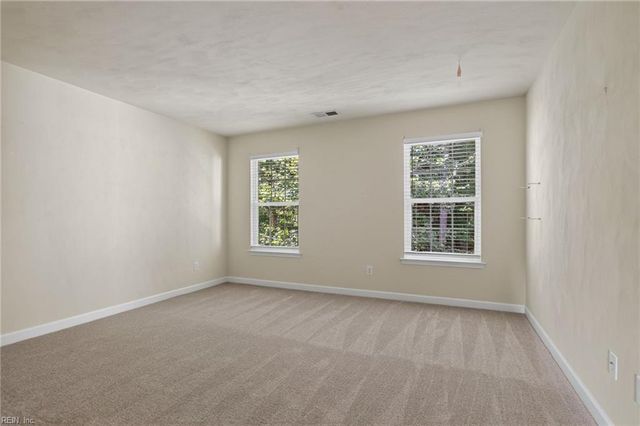712 Greenfield LN, Chesapeake, VA 23322