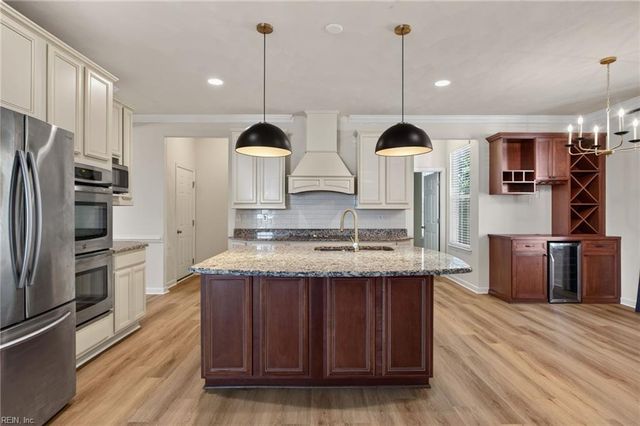 712 Greenfield LN, Chesapeake, VA 23322