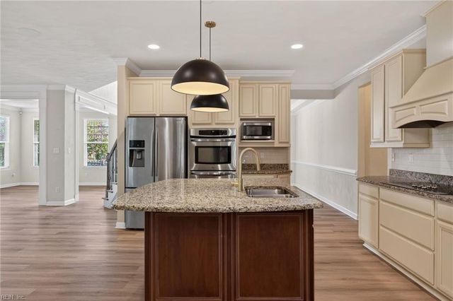 712 Greenfield LN, Chesapeake, VA 23322