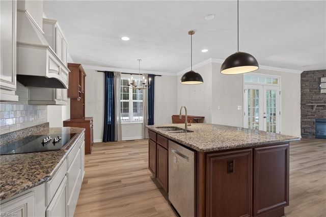 712 Greenfield LN, Chesapeake, VA 23322