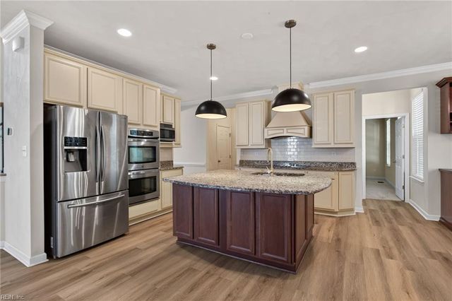 712 Greenfield LN, Chesapeake, VA 23322
