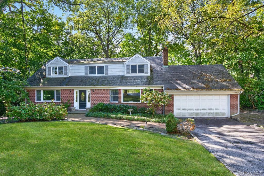 18 Sills Court, Centerport, NY 11721 — exterior