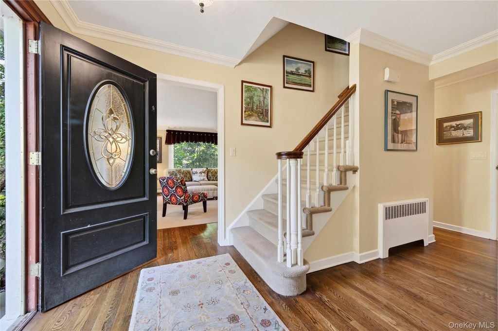 18 Sills Court, Centerport, NY 11721 — photo 2