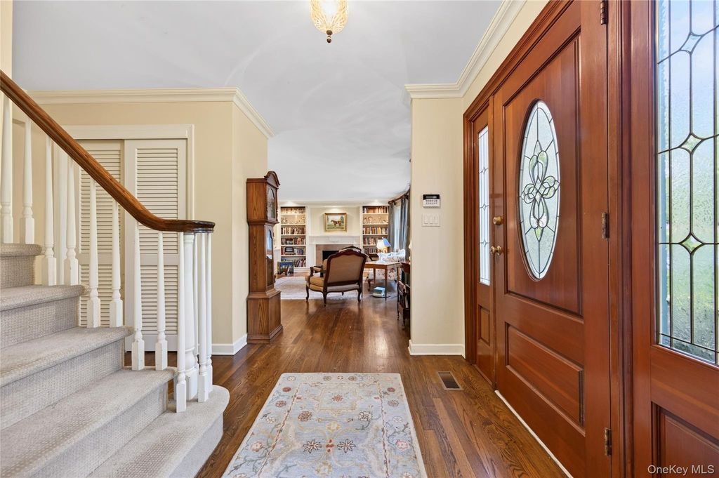 18 Sills Court, Centerport, NY 11721 — photo 3