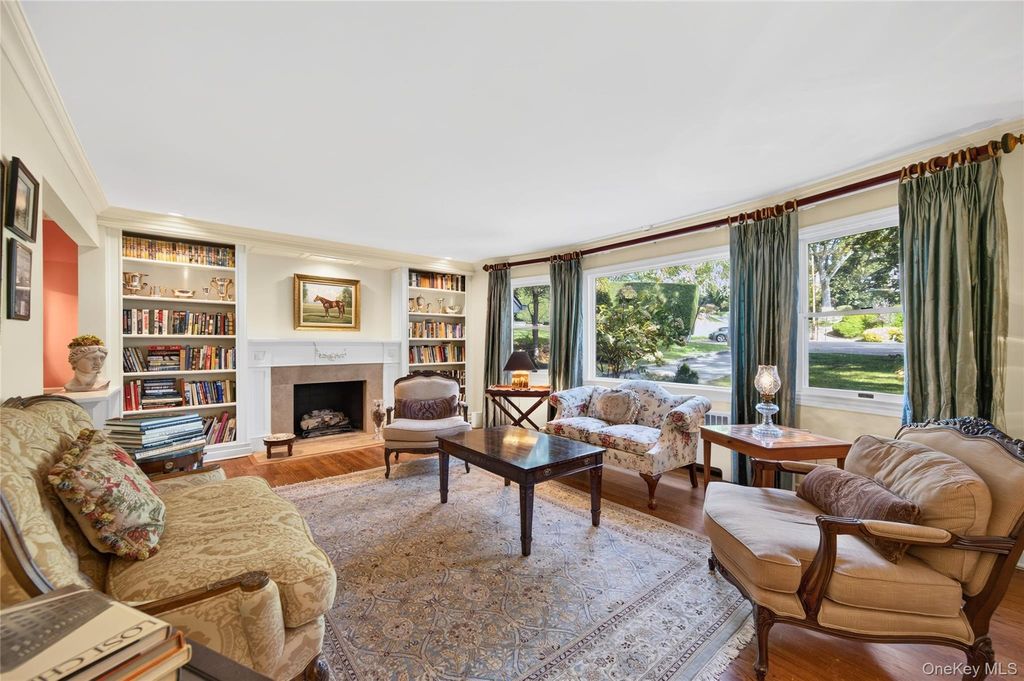 18 Sills Court, Centerport, NY 11721 — photo 4