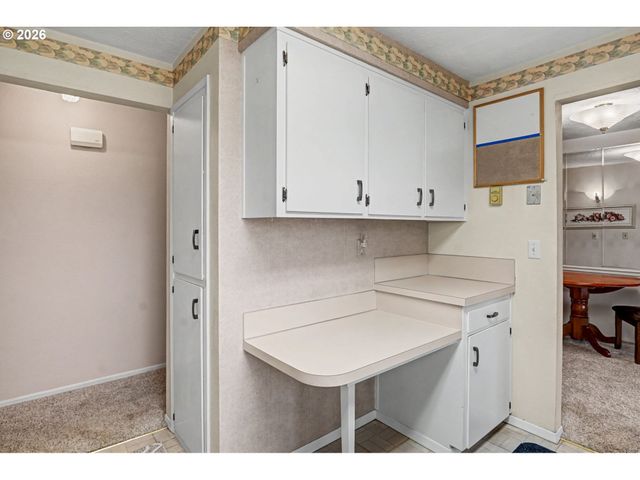 2160 SANTIAM Dr, Woodburn, OR 97071