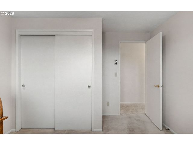 2160 SANTIAM Dr, Woodburn, OR 97071