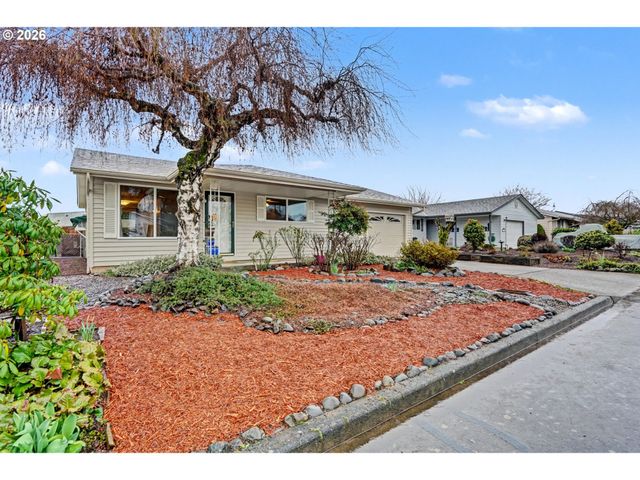 2160 SANTIAM Dr, Woodburn, OR 97071