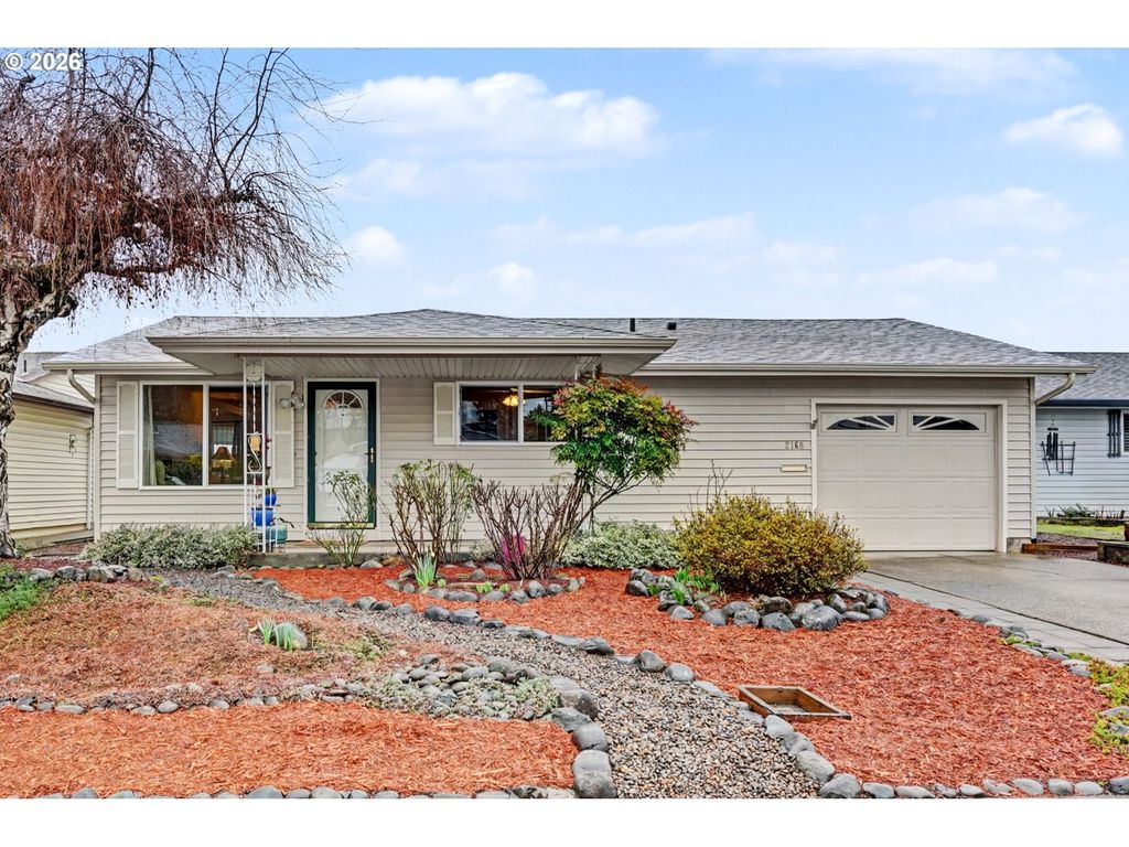 2160 SANTIAM Dr, Woodburn, OR 97071