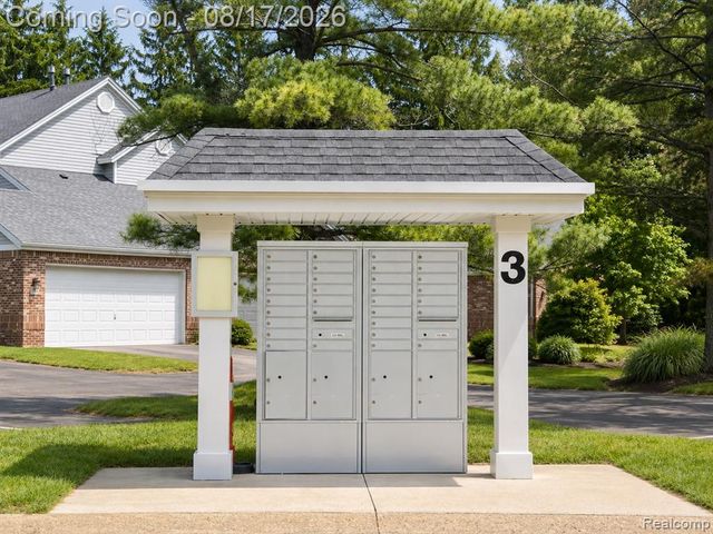 1168 Fairways Boulevard, Troy, MI 48085