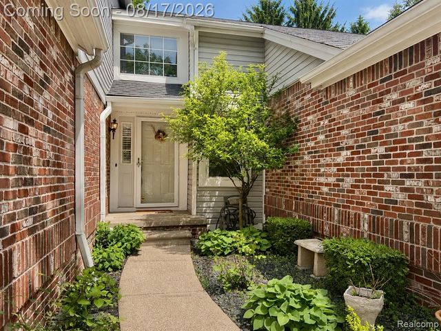 1168 Fairways Boulevard, Troy, MI 48085
