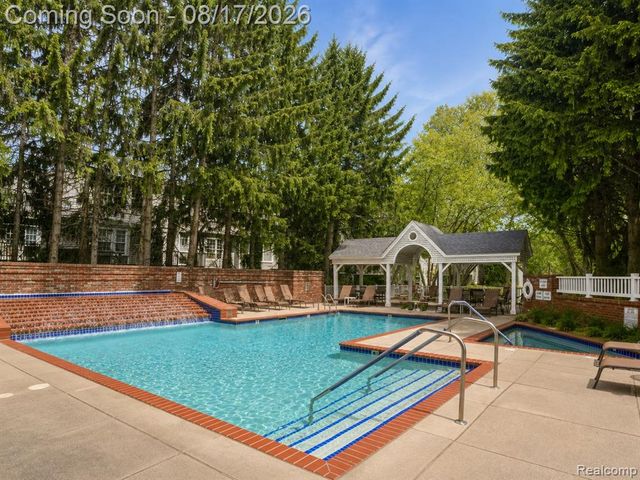 1168 Fairways Boulevard, Troy, MI 48085