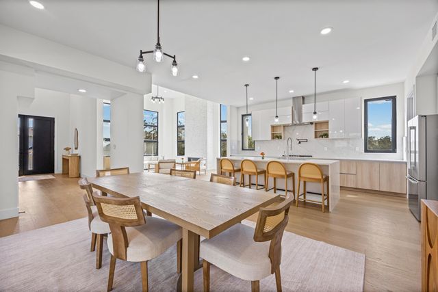 1020 Mountain Leather DR, Horseshoe Bay, TX 78657