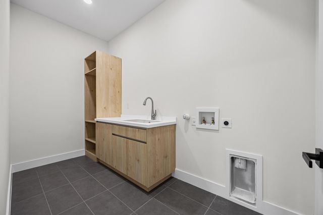 1020 Mountain Leather DR, Horseshoe Bay, TX 78657