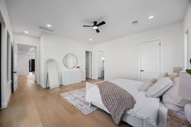 1020 Mountain Leather DR, Horseshoe Bay, TX 78657