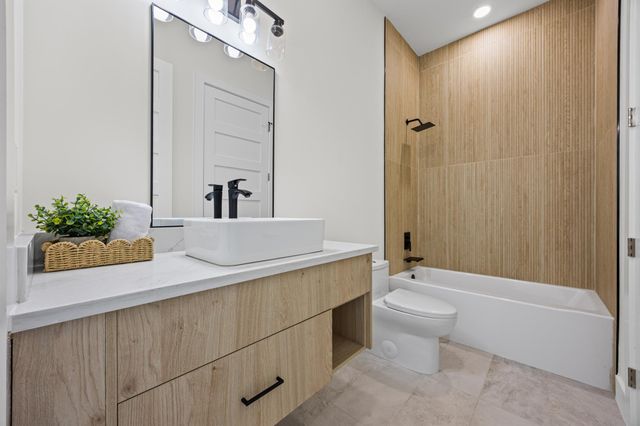 1020 Mountain Leather DR, Horseshoe Bay, TX 78657