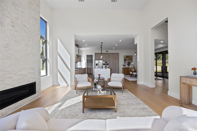 1020 Mountain Leather DR, Horseshoe Bay, TX 78657