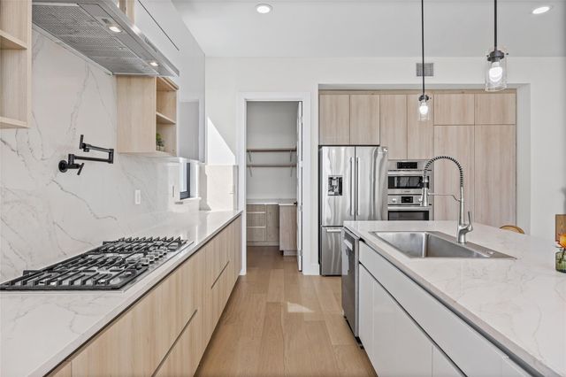 1020 Mountain Leather DR, Horseshoe Bay, TX 78657