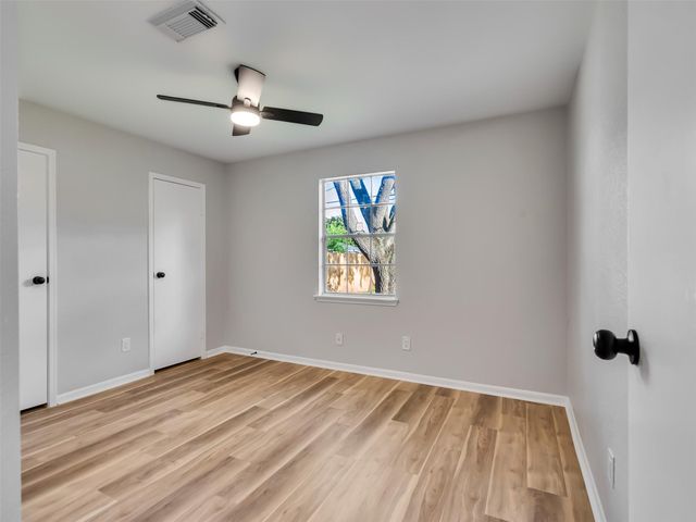 2613 7th Avenue N, Texas City, TX 77590