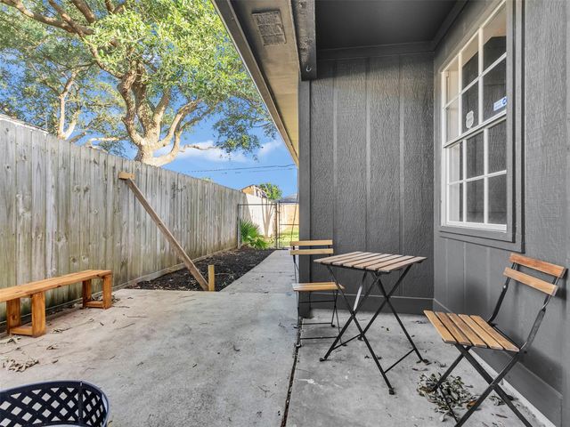 2613 7th Avenue N, Texas City, TX 77590