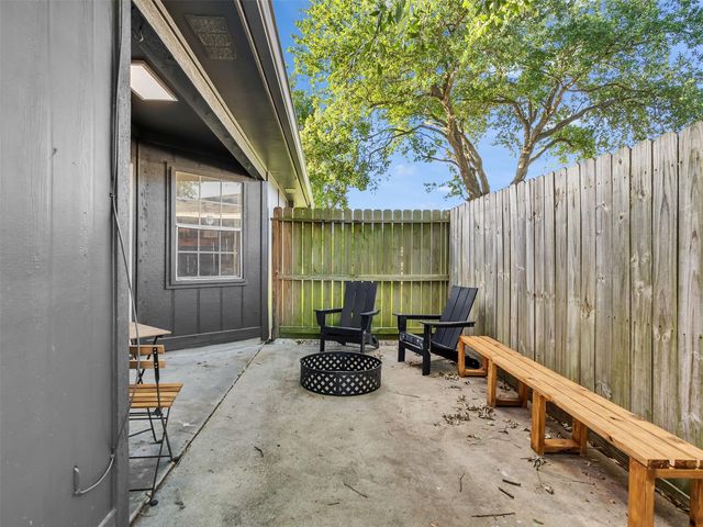 2613 7th Avenue N, Texas City, TX 77590