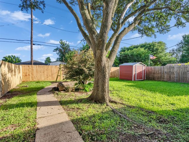 2613 7th Avenue N, Texas City, TX 77590