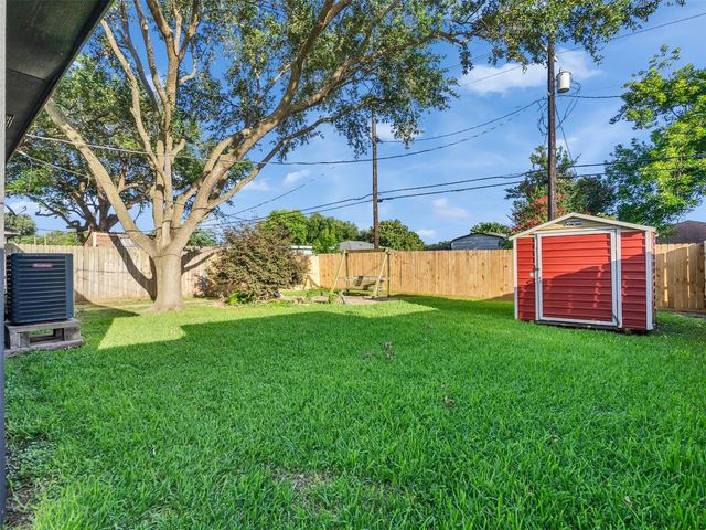 2613 7th Avenue N, Texas City, TX 77590