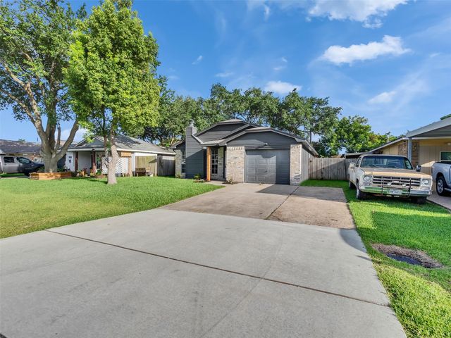 2613 7th Avenue N, Texas City, TX 77590