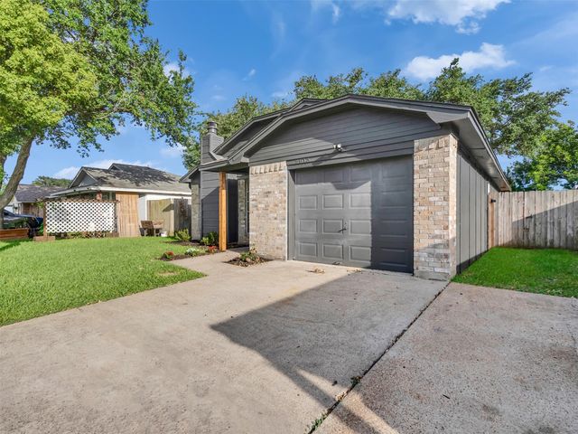 2613 7th Avenue N, Texas City, TX 77590