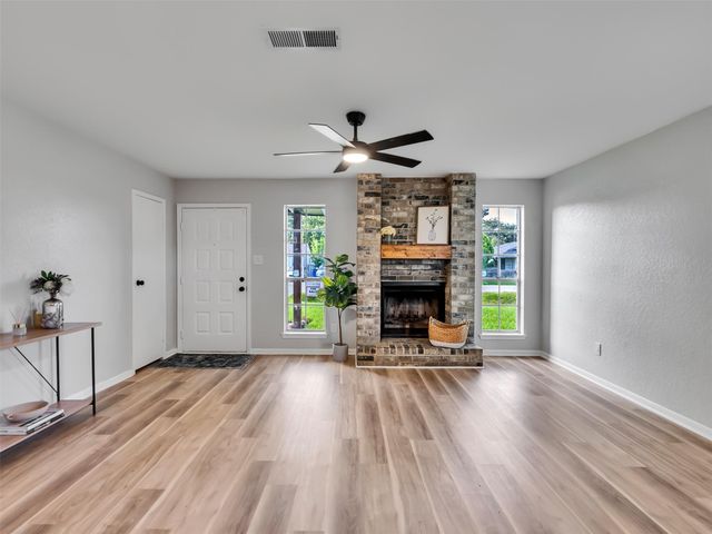 2613 7th Avenue N, Texas City, TX 77590