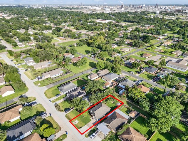 2613 7th Avenue N, Texas City, TX 77590