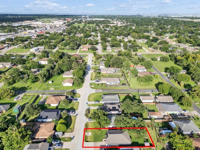 2613 7th Avenue N, Texas City, TX 77590