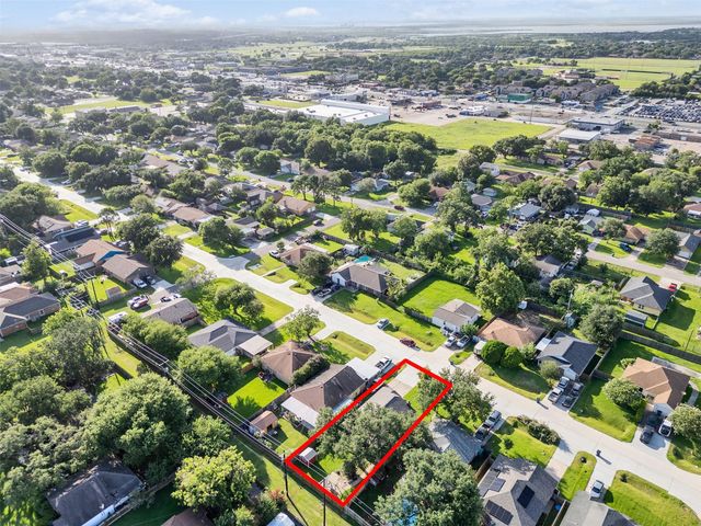 2613 7th Avenue N, Texas City, TX 77590