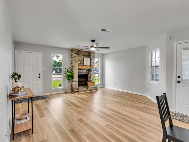 2613 7th Avenue N, Texas City, TX 77590