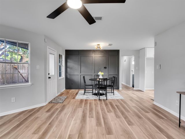 2613 7th Avenue N, Texas City, TX 77590