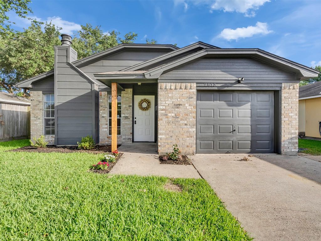 2613 7th Avenue N, Texas City, TX 77590