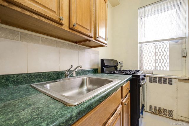 67-38 108 Street D05, Forest Hills, NY 11375
