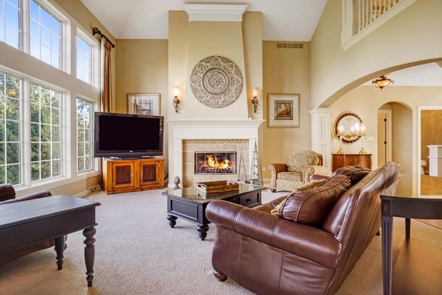 W207N5558 Carters Crossing CIRCLE, Menomonee Falls, WI 53051