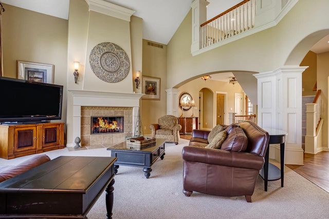 W207N5558 Carters Crossing CIRCLE, Menomonee Falls, WI 53051