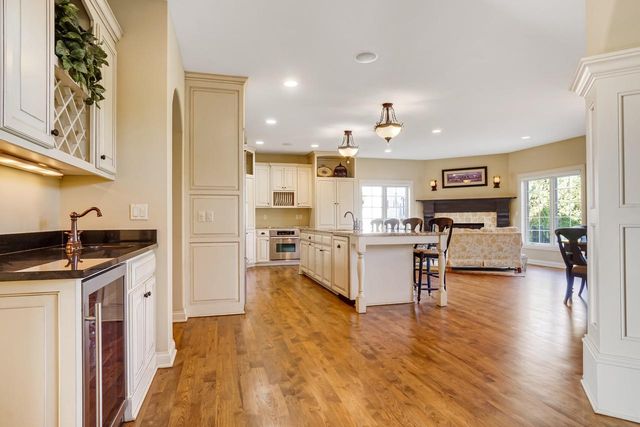 W207N5558 Carters Crossing CIRCLE, Menomonee Falls, WI 53051